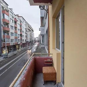 Elegant 2bdr With A Balcony Apartamento