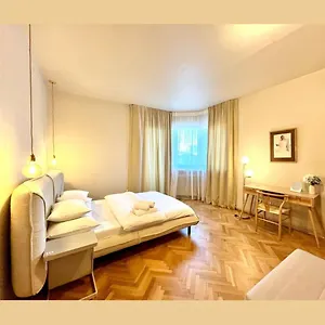 city-center-unirii-shared-3-rooms-1-shared-bath-in.bucharesthotelsnow.com/